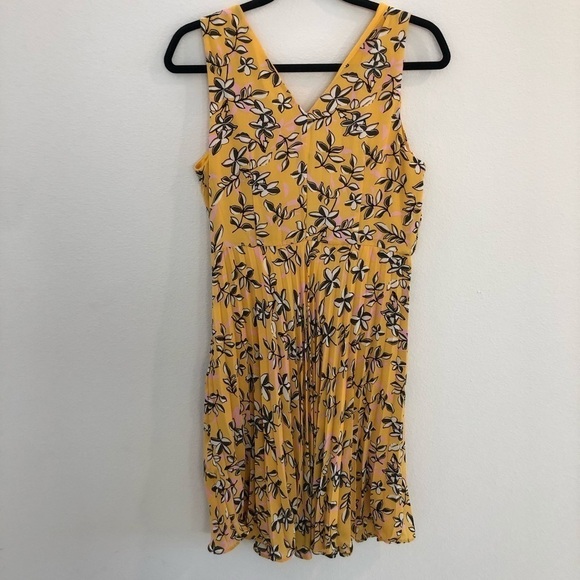 NWT Yellow floral pleated lined midi dress size 4 - Picture 3 of 5